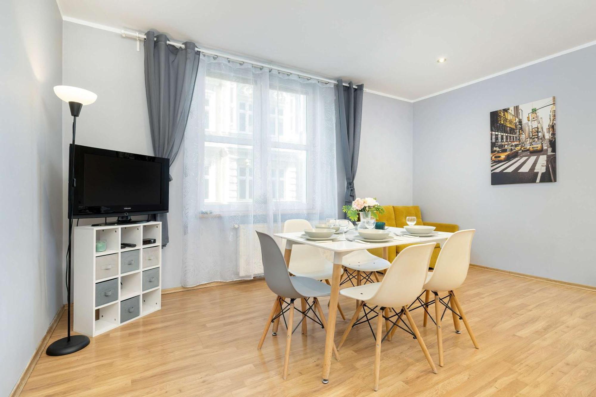 Bright Near Old Town And Wawel By Renters Apartament Kraków